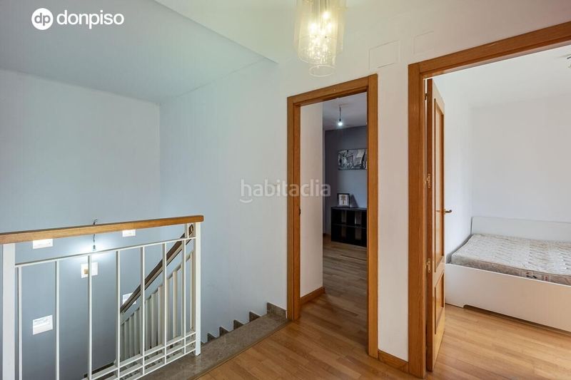 Foto e7a2da38-2059-4170-b0d3-24d8eefec15c. Casa aparellada amb calefacció aparcament a Jun