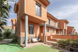 Casa aparellada  Calle miguel valle tendero. Chalet pareado en jun amplitud, comodidad y una ubicaci�n perfec