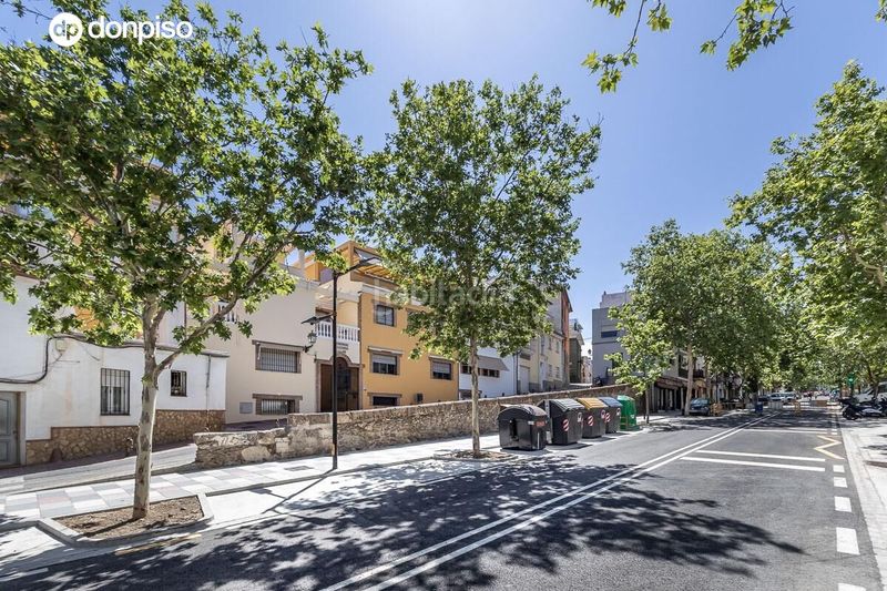 Foto 02fa7479-01cf-4fd6-a8a1-63898d817669. Casa adossada amb aparcament a Bola de Oro Granada