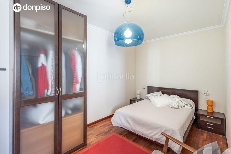 Foto b29cdeaf-b685-4d7e-8900-cb1814c84e89. Casa adossada amb aparcament a Bola de Oro Granada