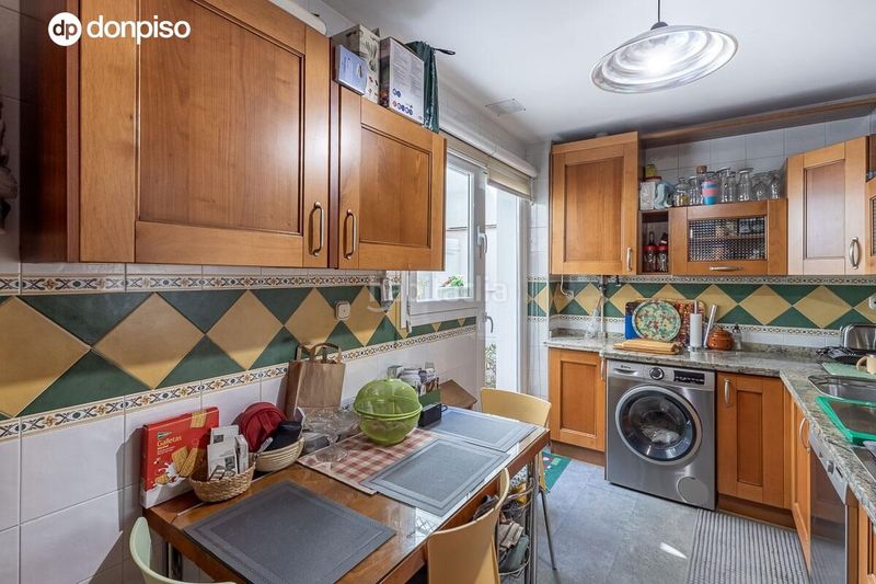 Foto bda5aed7-43e7-40b1-a413-9373e8454e7e. Casa adossada amb aparcament a Bola de Oro Granada