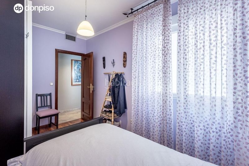 Foto e4a3604e-1859-4727-b1d0-1f85eb47ef76. Casa adossada amb aparcament a Bola de Oro Granada