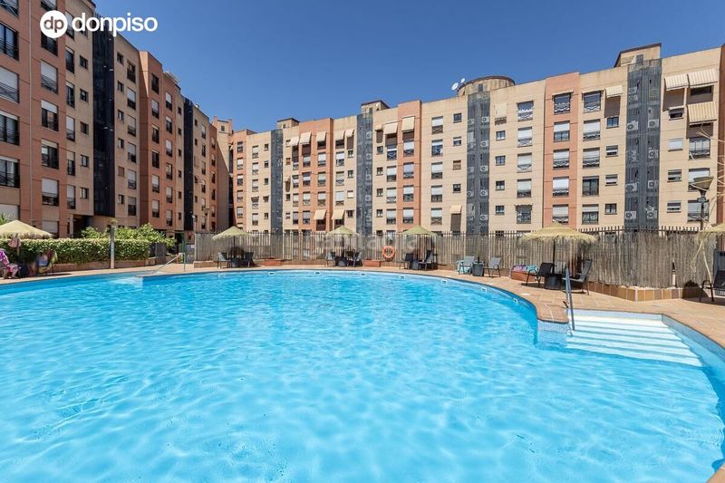 Foto ecd91230-600c-40d1-bdd9-fa63de797495. Pis amb calefacció aparcament piscina a Cerrillo de Maracena - Periodistas Granada