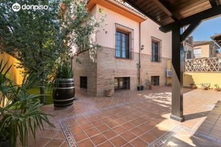 Haus  Calle calle arniches 21. Espectacular vivienda pareada a la entrada a de jun