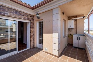 Ático en Calle alonso ojeda 6. Ático en las gabias con 2 habitaciones, terraza y plaza de garaj