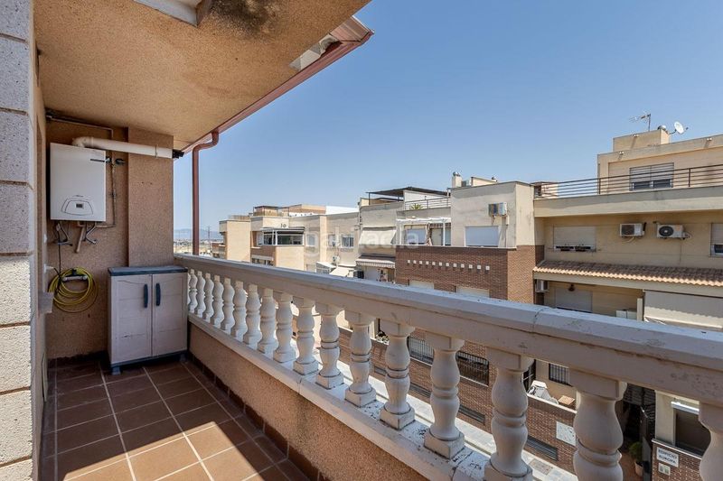 Foto e76eb57a-ab6e-4d50-98ae-909422c3bb68. Àtic a calle alonso ojeda 6 a Residencial Triana - Barrio Alto Gabias (Las)
