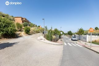 Wohngrundstück in Calle güevéjar 14. Parcela urbana en los altos de la zubia