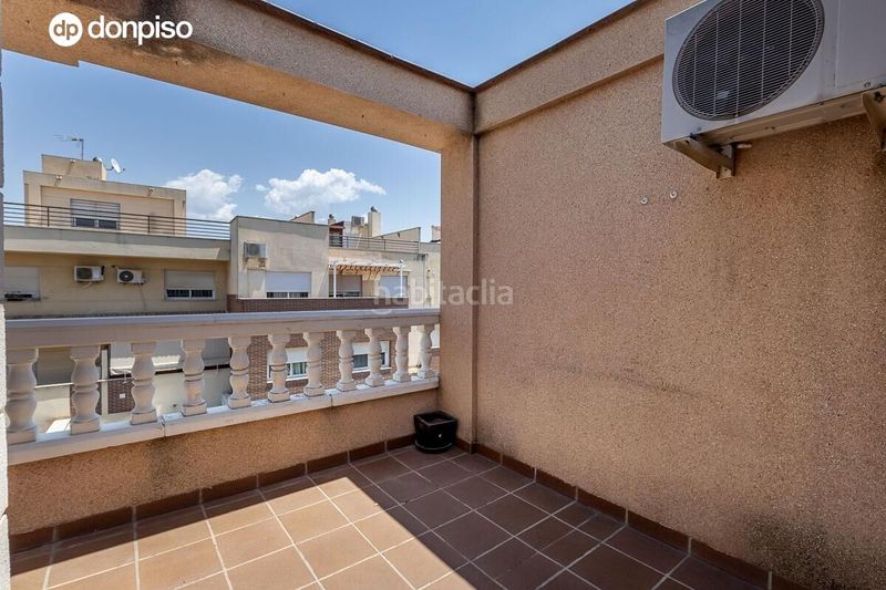 Foto 2bf9a4cd-b60f-4b91-80a0-3a26cff41354. Àtic amb calefacció aparcament a Residencial Triana - Barrio Alto Gabias (Las)