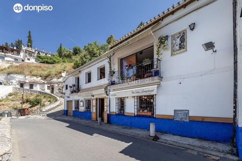 Foto c1f17a25-8379-4e01-8fbb-33295d610b82. Casa amb aparcament a Barrio de Albaicín Granada