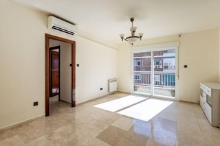Pis en Calle san joaqu�n 30. Piso exterior con terraza junto a traumatolog�a y plaza de toros