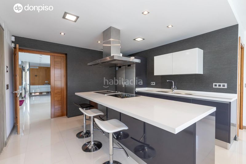 Foto 2408d900-1567-4234-8727-fa58274c052e. Xalet amb calefacció aparcament piscina a Ogíjares