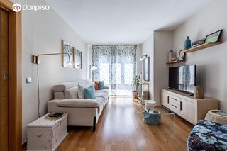 Pis  Calle picos de europa (lan). Magnífica vivienda en venta en la calle picos de europa granada