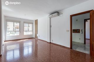 Semi detached house  Calle checoslovaquia. Adosado en huetor vega