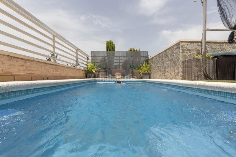 Foto 4bf660c4-8c0b-4aa5-8303-2fe2a6cdf08c. Casa adossada amb calefacció aparcament piscina a Granada