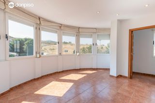Dreistöckige Wohnung in Cájar. Fantástico tríplex en cájar una vivienda lleva de amplitud y lum