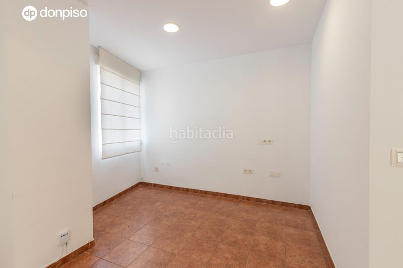 Foto cc2d7724-a8d8-44ed-a4b5-7c8f078757f4. Tríplex amb aparcament a Cájar