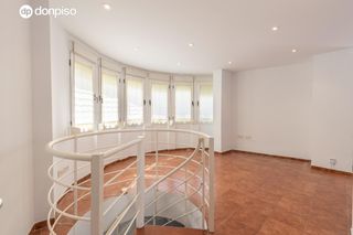 Triplex  Calle de españa. Fantástico tríplex en cájar una vivienda lleva de amplitud y lum