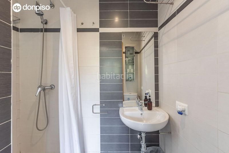 Foto be00d76d-2769-4a14-88aa-6248eae8116e. Edifici a Dílar