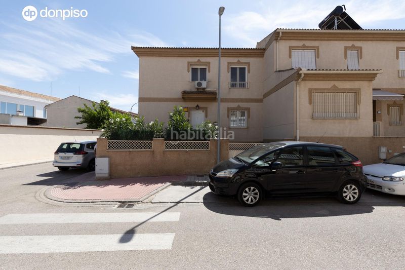 Foto 480ce1c3-65f5-4381-bac3-e5da5eb73a21. Casa adossada amb calefacció aparcament piscina a Santa Fe