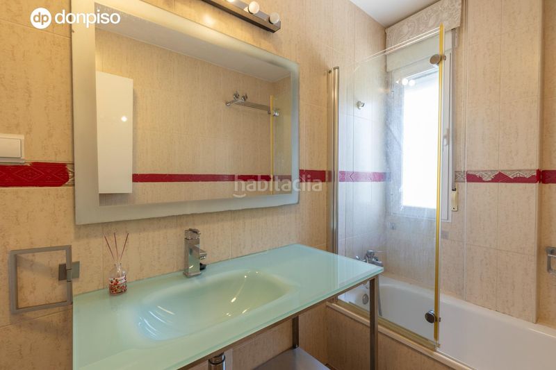 Foto 99c0e220-c3f2-4e7e-91e2-5e82911e01d4. Casa adossada amb calefacció aparcament piscina a Santa Fe