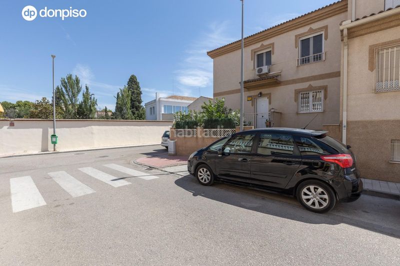 Foto fb876f0b-fd67-4283-bf07-682cfccd69a2. Casa adossada amb calefacció aparcament piscina a Santa Fe