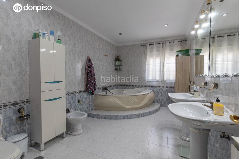 Foto bb85ea87-eda9-4ed7-b3c5-1f142dc002b9. Casa amb calefacció aparcament a Láchar