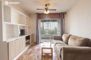 Pis a Carretera de málaga 67. Piso en venta de tres dormitorios dos baños en urbanización las