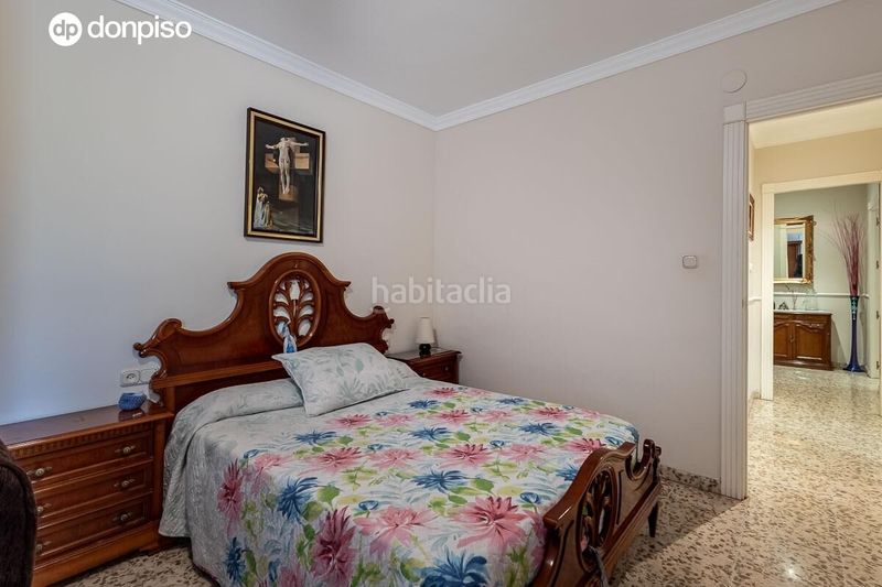 Foto 081ba3fd-6335-41d8-ba8d-f22a7dc073e4. Pis amb calefacció aparcament a Cervantes Granada
