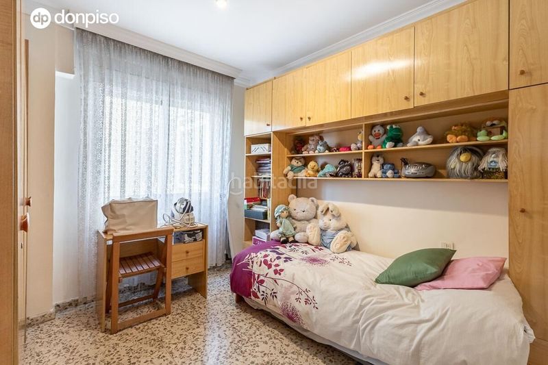Foto ae3b2ba4-a8d7-4a77-a55a-a0121c5a2e01. Pis amb calefacció aparcament a Cervantes Granada