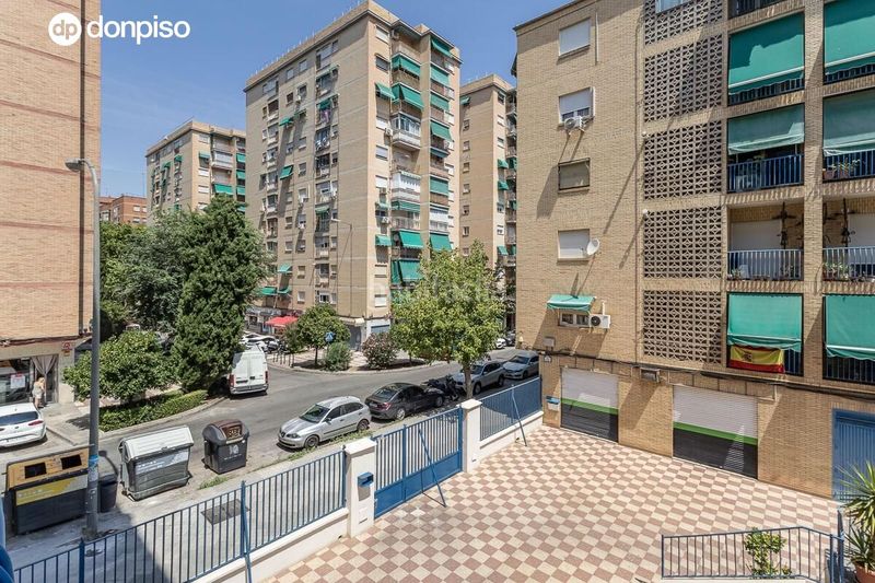 Foto f5c33a29-6886-4cb4-b98d-5fed464e8f65. Pis amb calefacció aparcament a Cervantes Granada