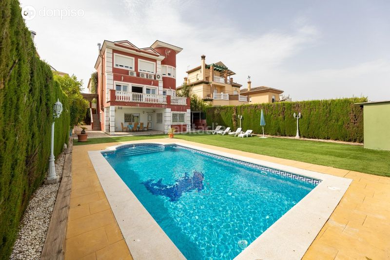 Foto d83d9635-d874-454c-8f14-46697e336524. Xalet amb calefacció aparcament piscina a Barrio de la Vega Monachil