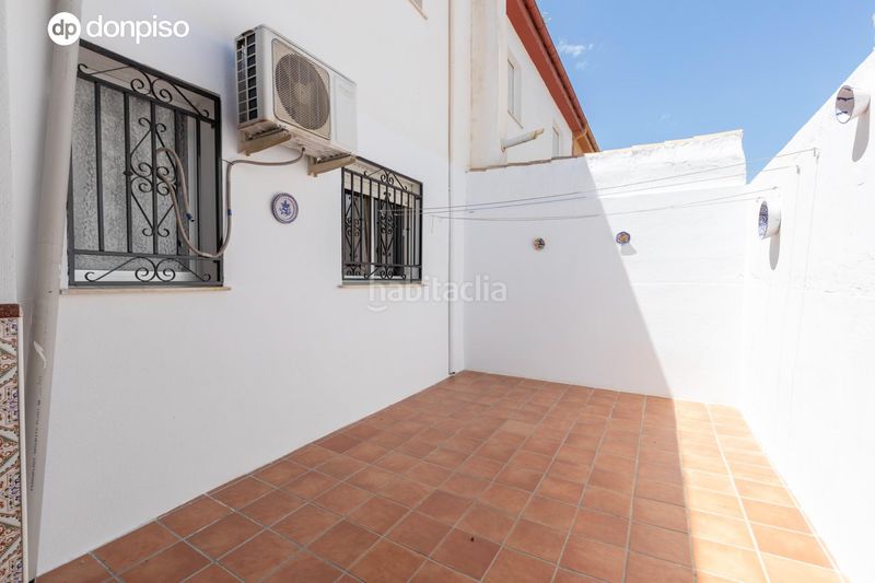 Foto 2920af47-8990-417e-8ff7-229c86358577. Casa adossada amb calefacció aparcament a Avda. De los Ogíjares Armilla