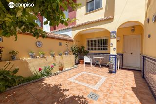 Casa a schiera  Calle calle virgen de loreto. Vivienda adosada con patio, terraza y garaje en armilla