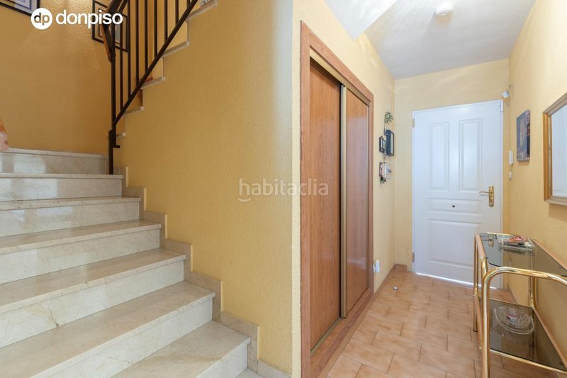 Foto 5378e1e4-22fb-4eb8-b663-d262ff5f0994. Casa adossada amb calefacció aparcament a Avda. De los Ogíjares Armilla