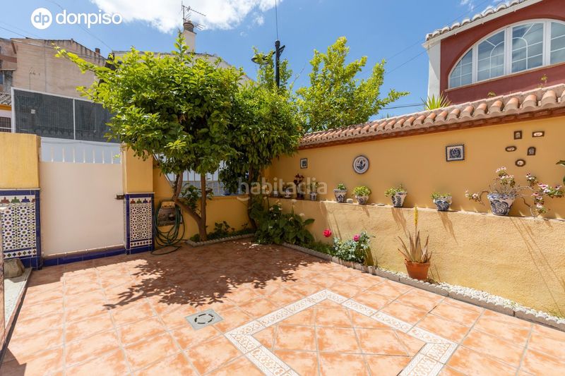 Foto bc02a5ef-0354-41fb-bd55-484da72a7ad5. Casa adossada amb calefacció aparcament a Avda. De los Ogíjares Armilla
