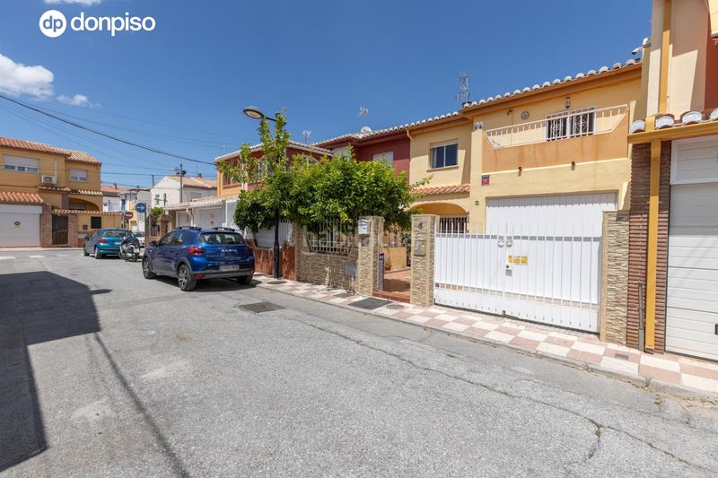 Foto df11eeec-00d3-4235-9588-4b26f205ae11. Casa adossada amb calefacció aparcament a Avda. De los Ogíjares Armilla