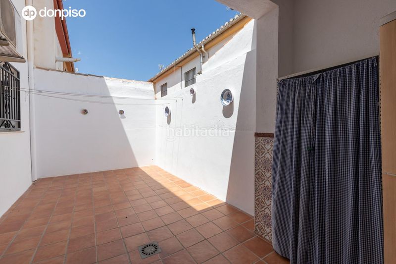 Foto e36292f5-3aa8-4fc4-bbf8-c5fd7a6a4727. Casa adossada amb calefacció aparcament a Avda. De los Ogíjares Armilla