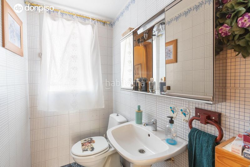 Foto ed4d73fd-799a-45c9-83bb-824aebbb86fb. Casa adossada amb calefacció aparcament a Avda. De los Ogíjares Armilla