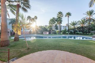 Semi detached house  Calle rector juan de dios lopez. Espectacular adosado en urbanización golf beach en playa granada