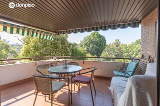 Pis  Escoriaza. Exclusivo piso señorial con terraza en el paseo del salón cuesta
