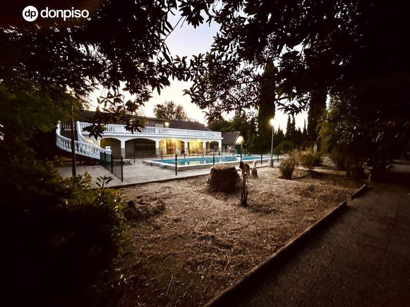 Foto f259e839-0c64-4f47-910e-5a4c7d40996d. Xalet amb piscina a Chauchina