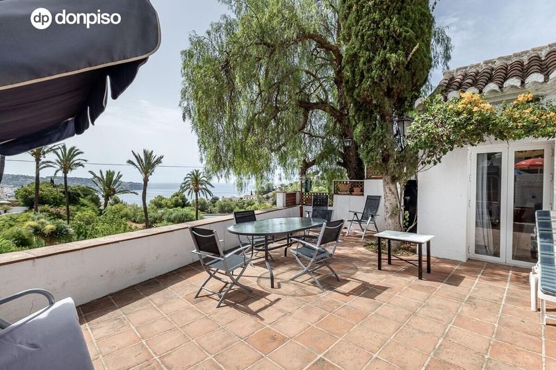 Foto 18a3226a-7898-41e6-85d9-aabd48c26307. Casa amb aparcament a Urb. San Antonio Almuñécar