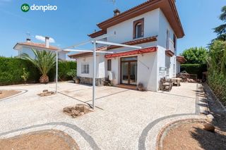 Casa  Urbanizacion urbanización parque de cubillas. Magnífica casa con parcela en urbanización privada con piscina c