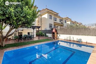 Casa aparellada  Calle carlos cano (hi). Fantástica pareada en híjar las gabias