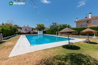 Haus  Urbanizacion urbanización parque de cubillas 37. Magnífica casa con parcela en urbanización privada con piscina c