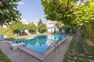 Doppelhaus  Calle de almajara 27. Exclusiva vivienda con piscina en la zona del serrallo con pisci