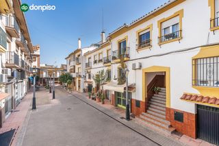 Casa adosada  Plaza jose jimenez lopez. Preciosa casa adosada en el centro de peligros