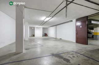 Car parking  Calle de motril. Garaje en albolote de 158 metros útiles!