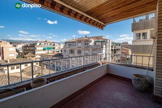 Flat  Calle tejeiro 2. Piso singular en pleno centro de granada, junto a recogidas, en