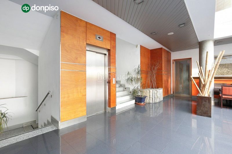 Foto bda8248b-b8e9-4304-8782-d1b63630a7df. Edifici a Campus de la Salud Armilla